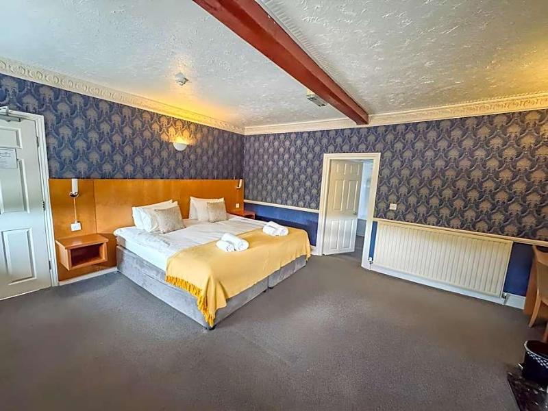 Quayside Hotel & Bar image