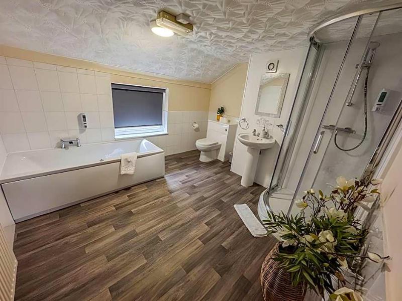 Quayside Hotel & Bar image