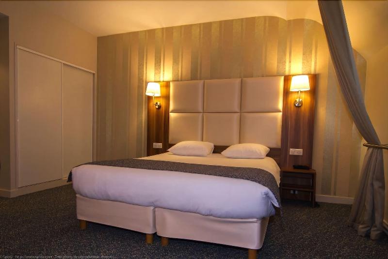 Hotel Du Chateau image
