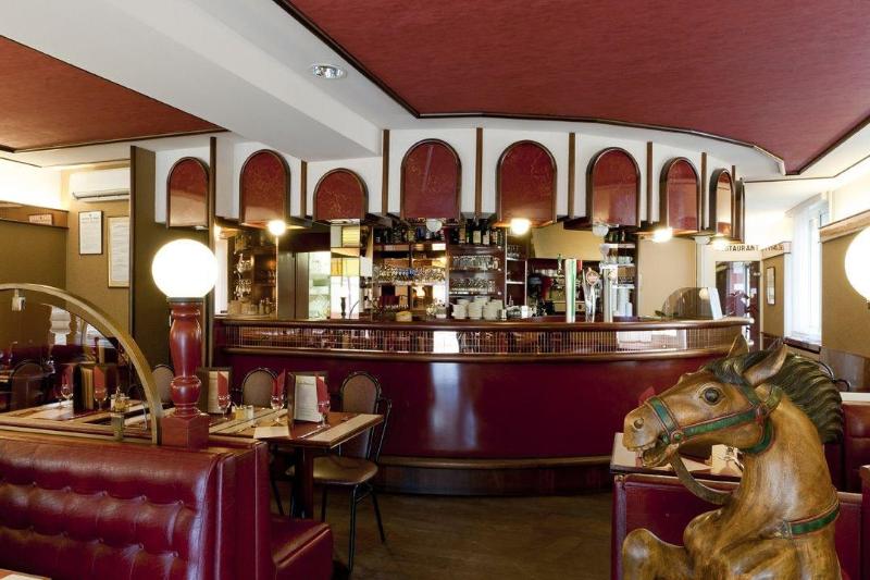Logis Hôtel le Cheval Rouge image