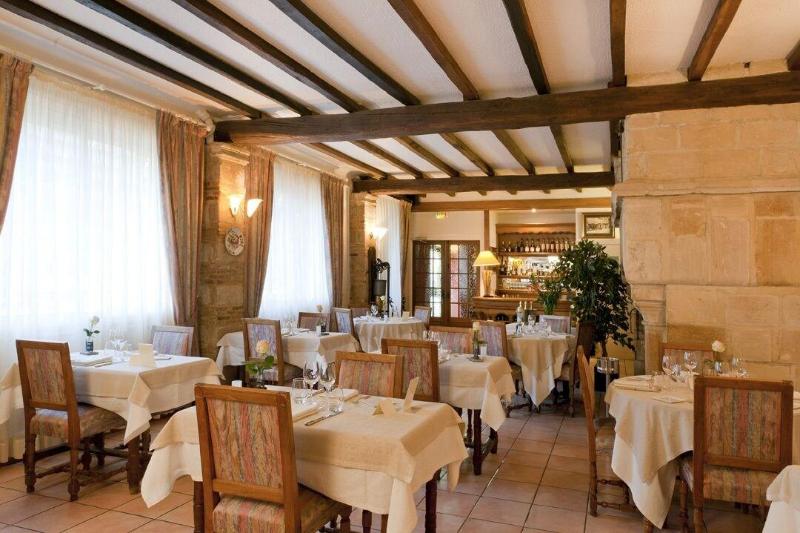 Logis Hôtel le Cheval Rouge image 3