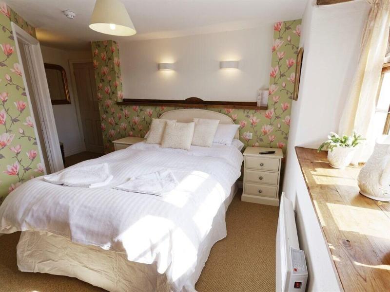 Rams Head Inn image