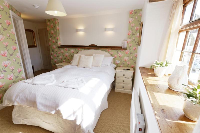 Rams Head Inn image