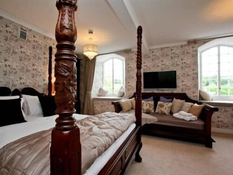 The Notley Arms Inn image