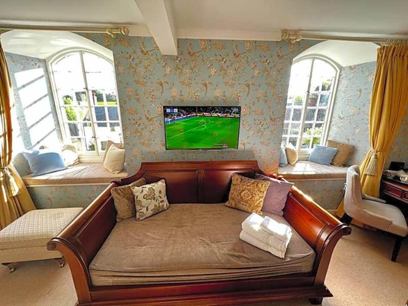 The Notley Arms Inn image