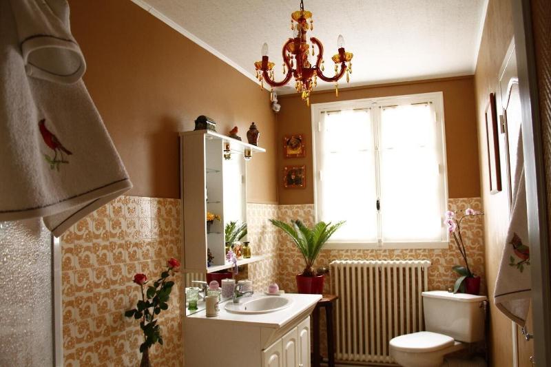 La Petite Maison près de l'Eglise image