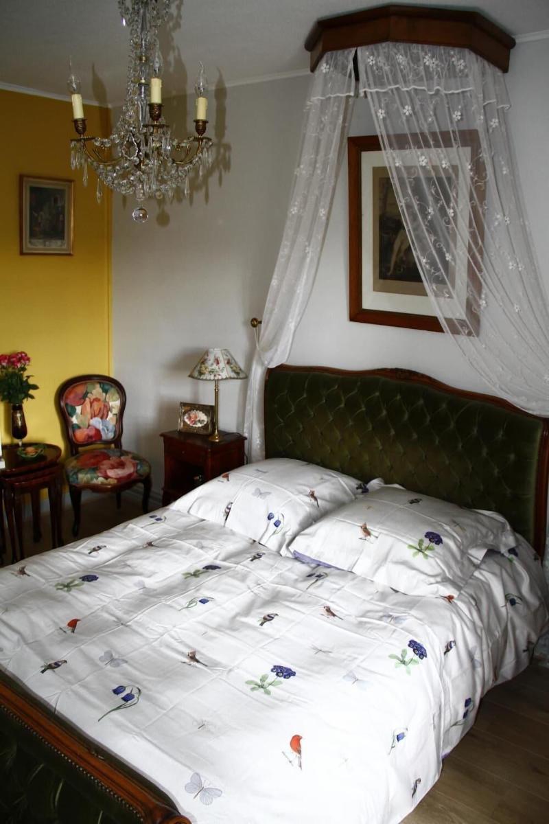 La Petite Maison près de l'Eglise image
