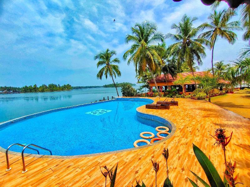 Paradise Lagoon image