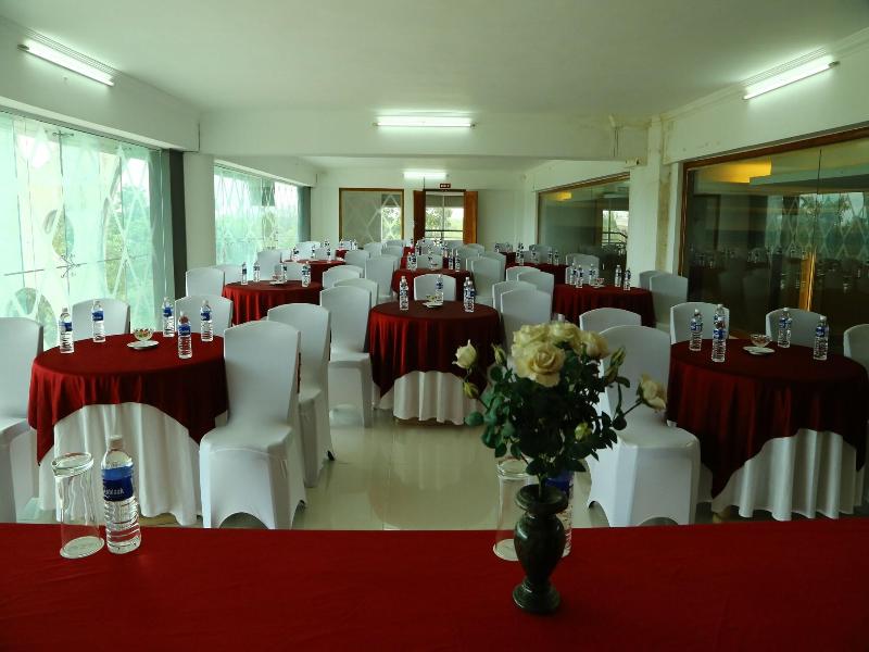 Uva Meridian Bay Resort And Spa