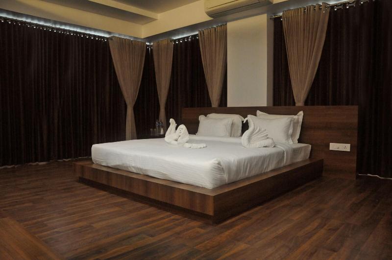 Hotel 3 Leaves Kolhapur image