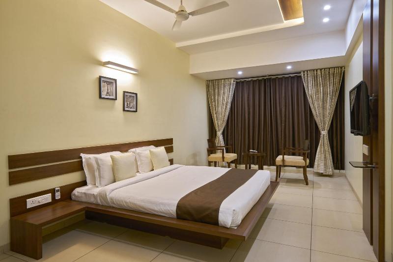 Hotel 3 Leaves Kolhapur image