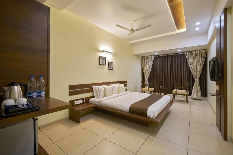 Hotel 3 Leaves Kolhapur image