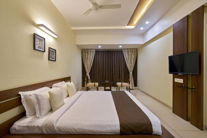 Hotel 3 Leaves Kolhapur image