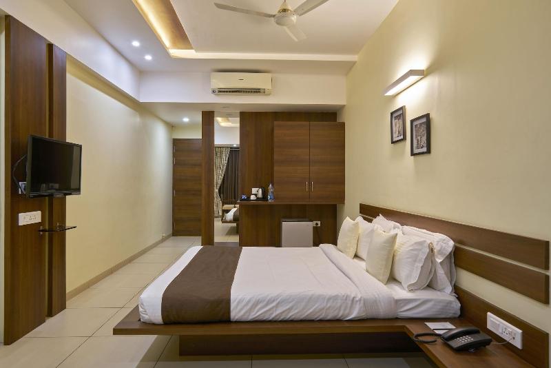 Hotel 3 Leaves Kolhapur image