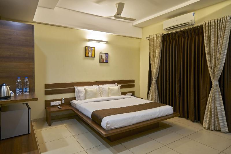 Hotel 3 Leaves Kolhapur image