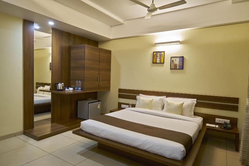 Hotel 3 Leaves Kolhapur image