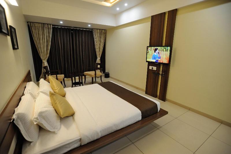 Hotel 3 Leaves Kolhapur image