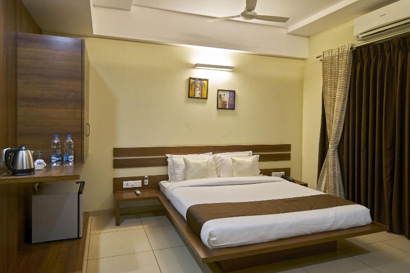 Hotel 3 Leaves Kolhapur image