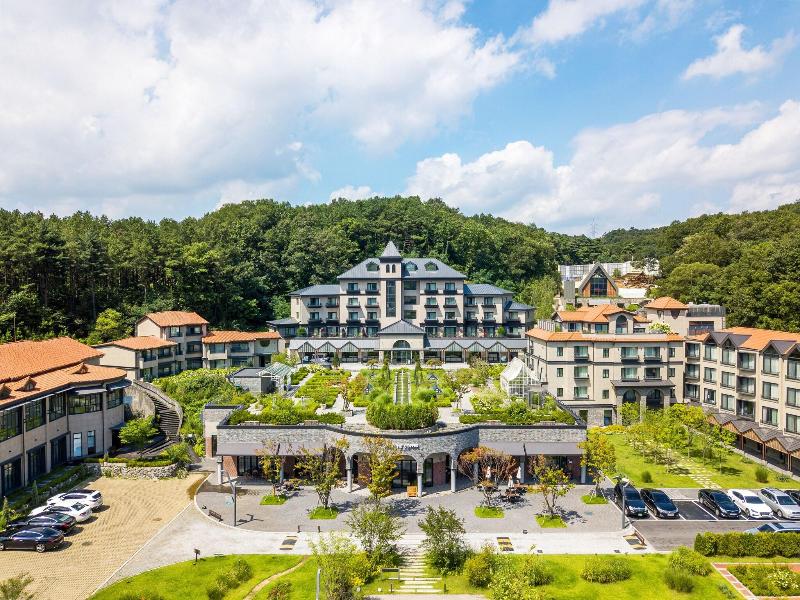 Eden Paradise Hotel image
