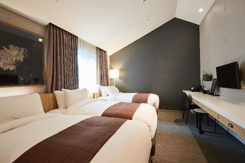 Eden Paradise Hotel image