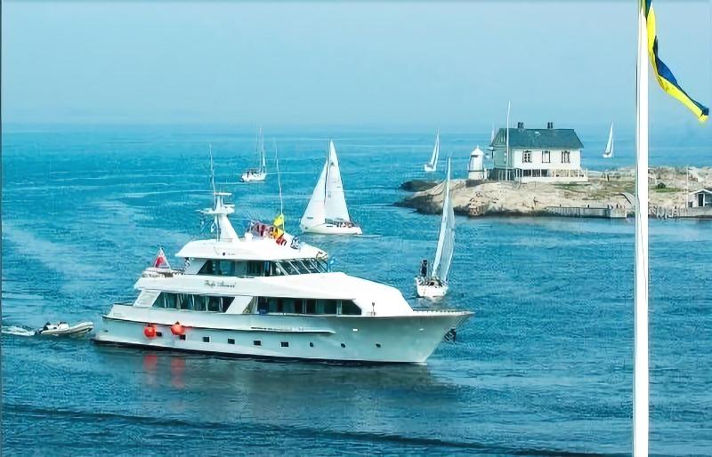 Nautic Hotell image