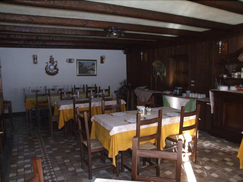Hotel Des Alpes image
