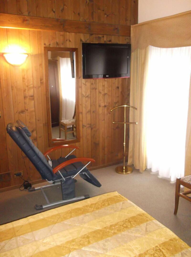 Hotel Des Alpes image