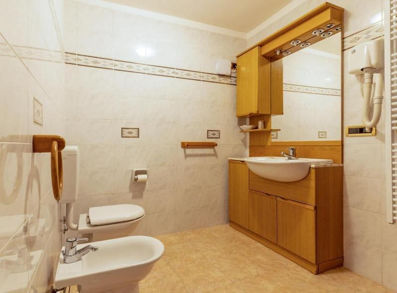 Hotel Des Alpes image