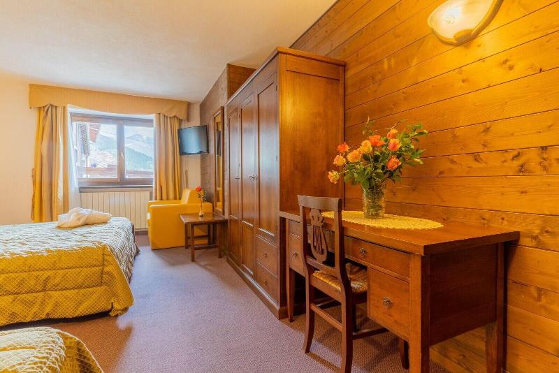 Hotel Des Alpes image