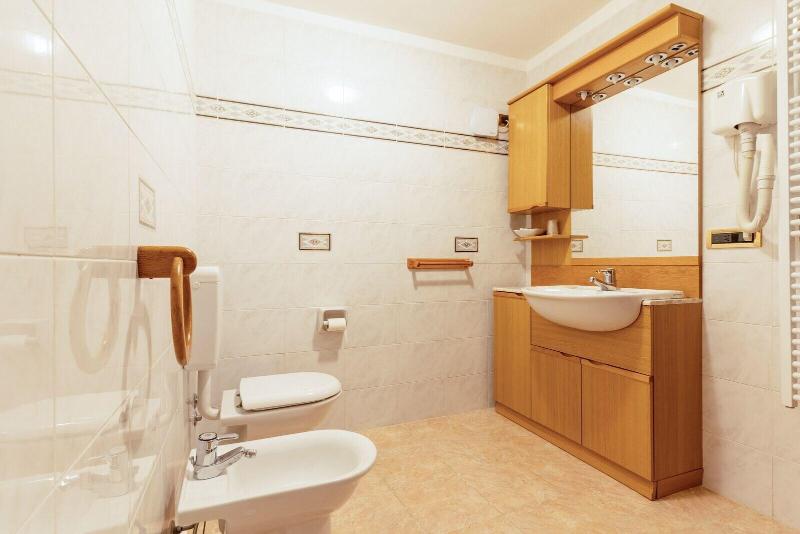 Hotel Des Alpes image