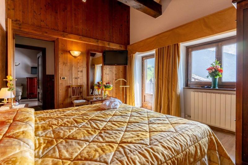 Hotel Des Alpes image