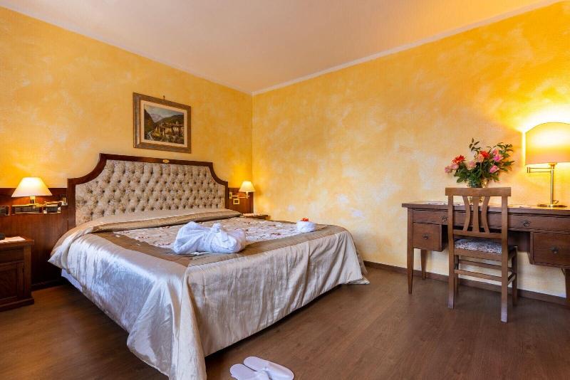 Hotel Des Alpes image