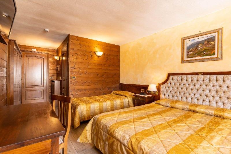 Hotel Des Alpes image