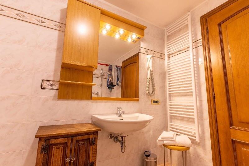 Hotel Des Alpes image
