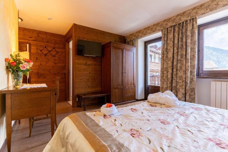 Hotel Des Alpes image