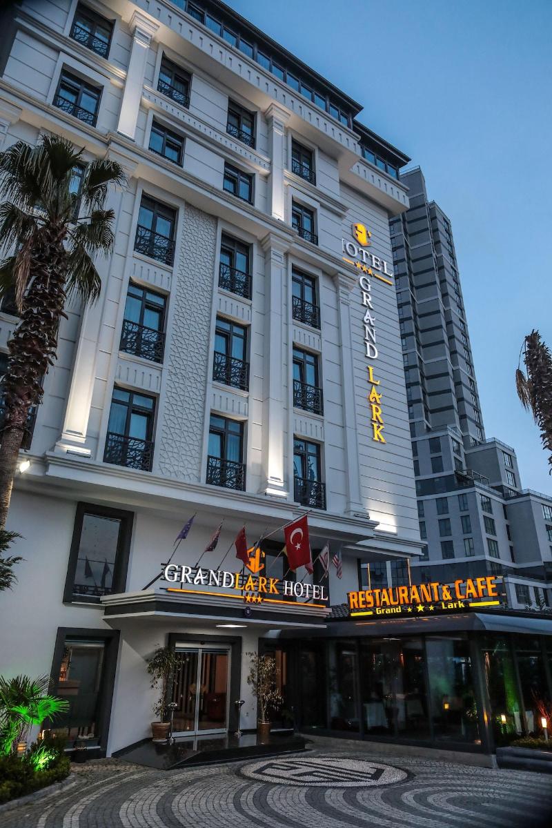 Grand Lark Otel image