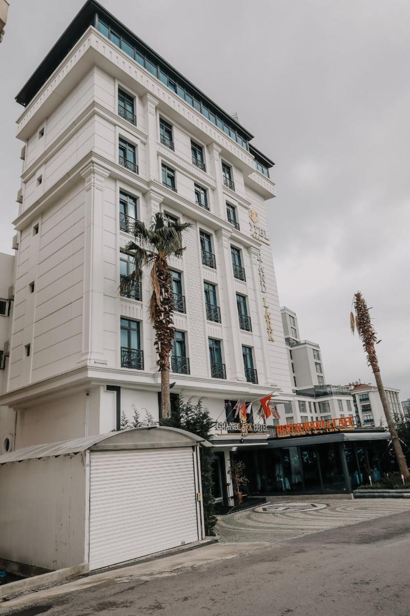 Grand Lark Otel image