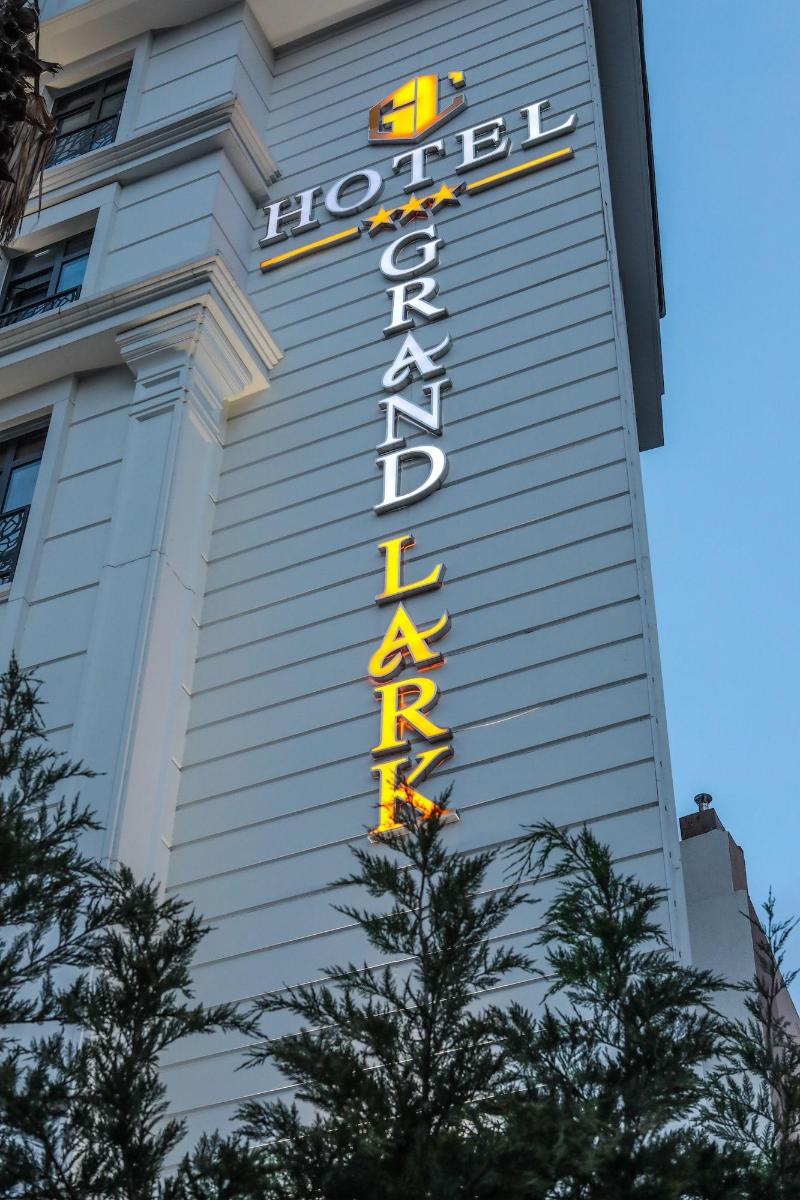 Grand Lark Otel image