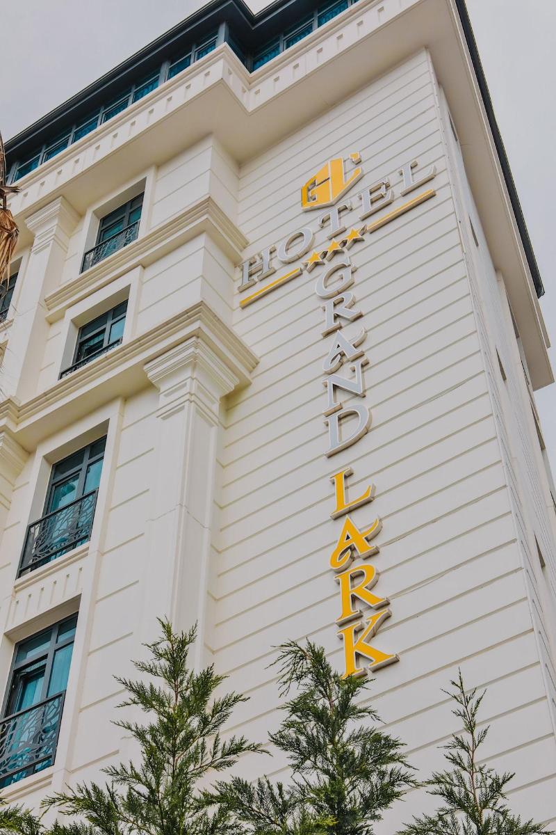 Grand Lark Otel image