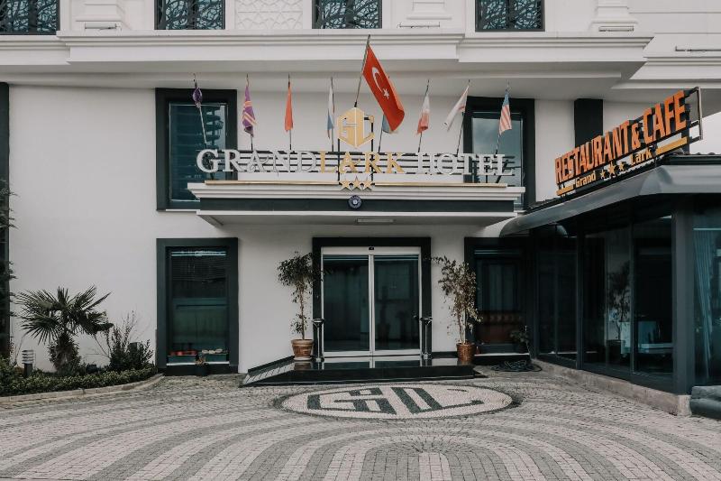 Grand Lark Otel image