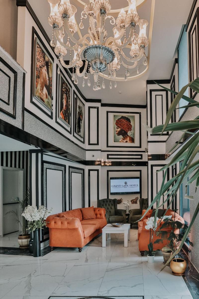 Grand Lark Otel image