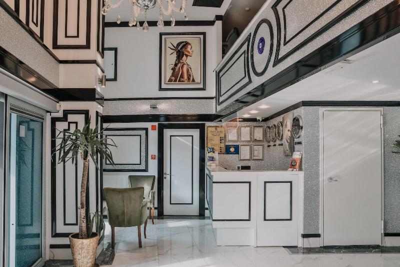 Grand Lark Otel image