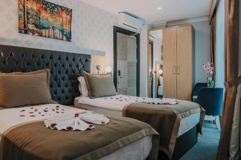 Grand Lark Otel image