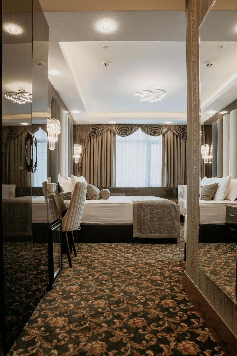 Grand Lark Otel image
