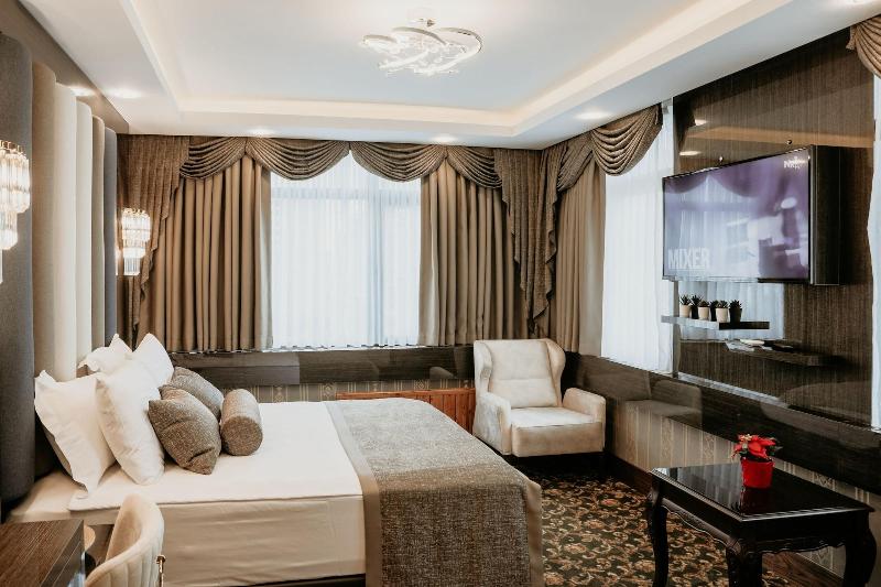 Grand Lark Otel image