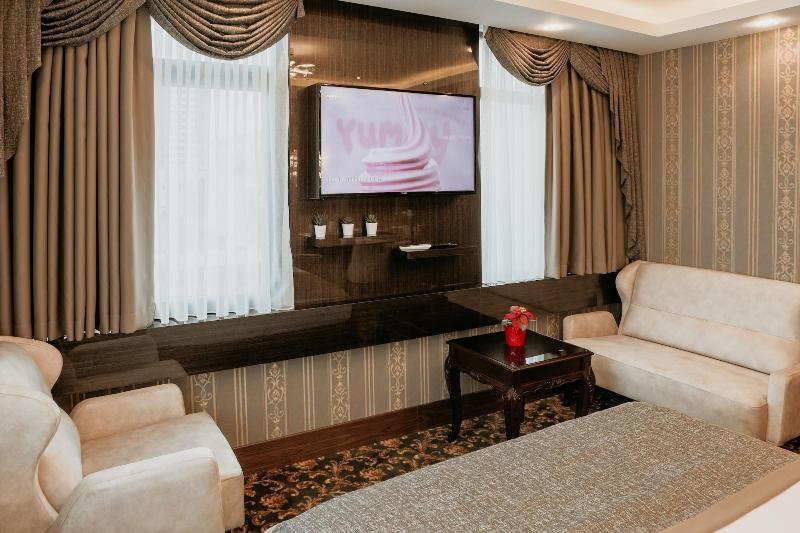 Grand Lark Otel image