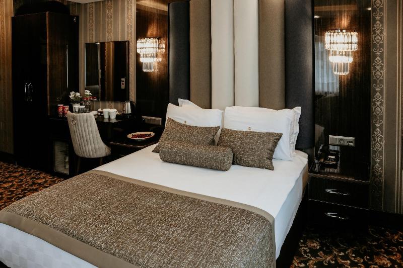 Grand Lark Otel image
