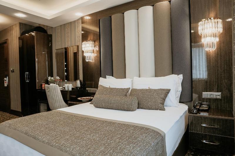 Grand Lark Otel image