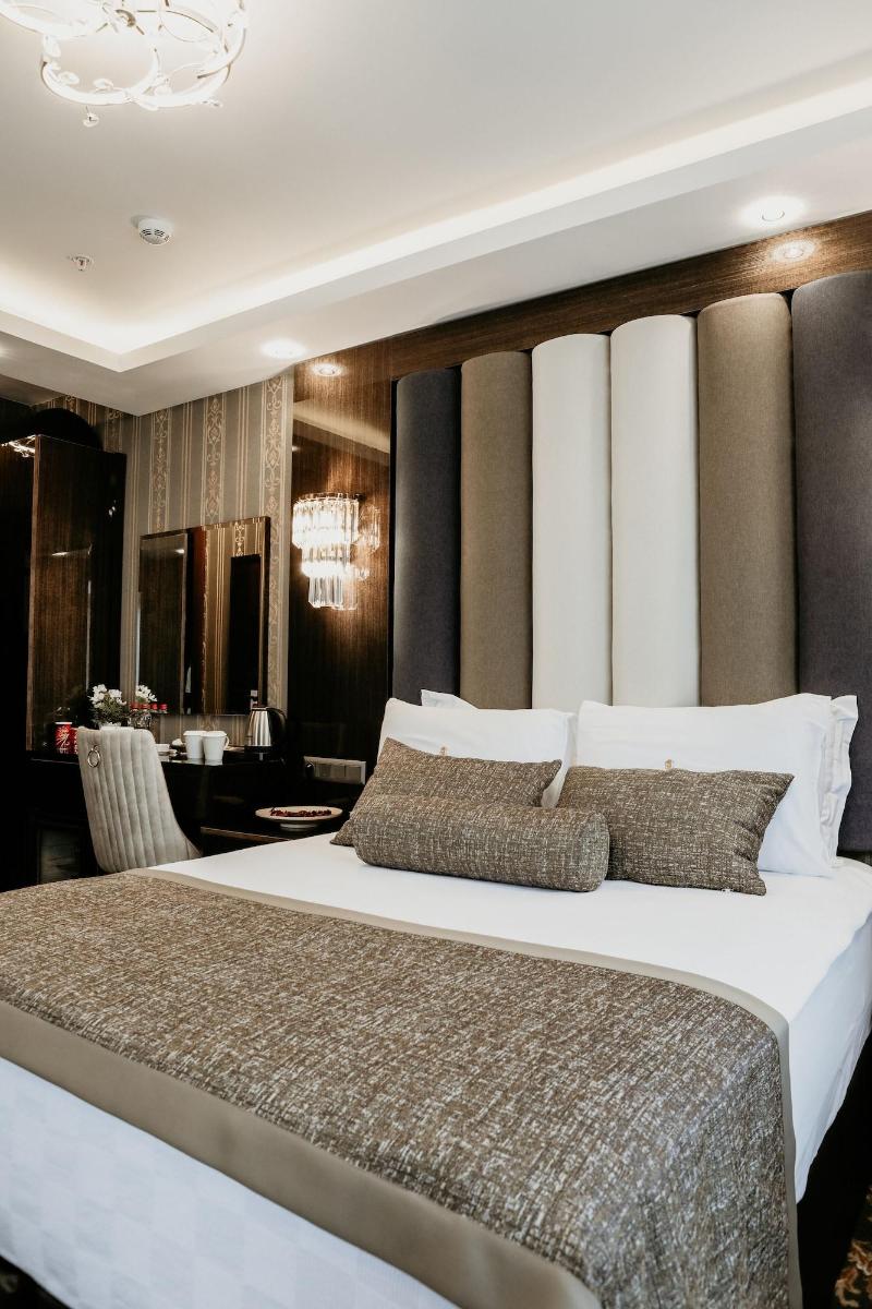 Grand Lark Otel image