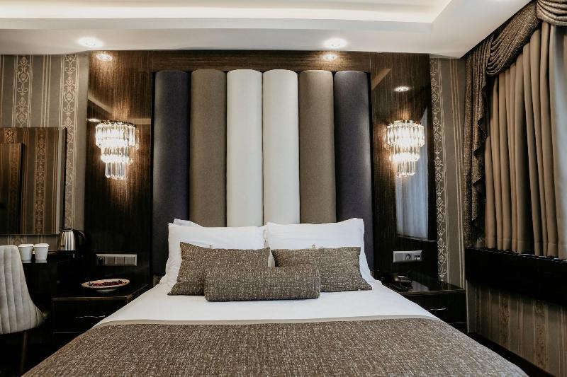 Grand Lark Otel image